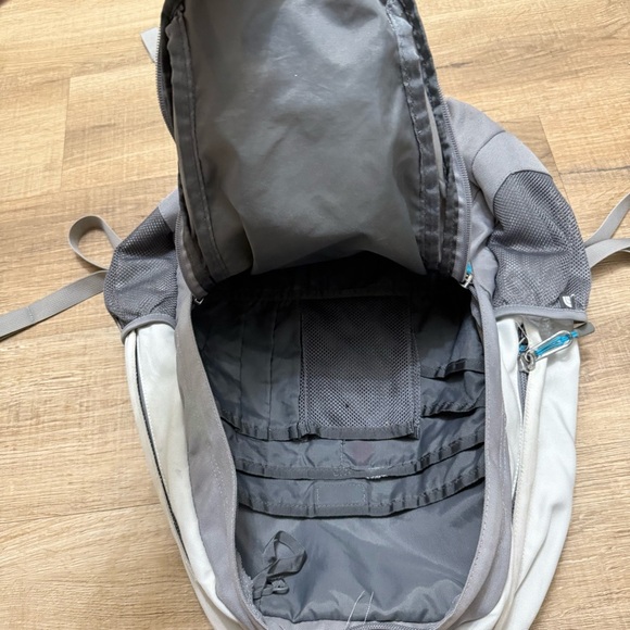 The North Face Jester Backpack Grey Blue Hiking College - Picture 8 of 10